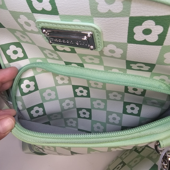 Backpack - Picture 6 of 7